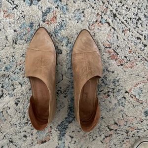 Free People - Made in Spain - Size 40 - Royale Flat- Light Taupe